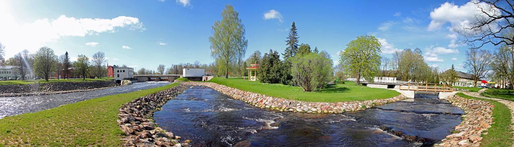 Rivaal Guesthouse-Cafe Poltsamaa Exteriör bild