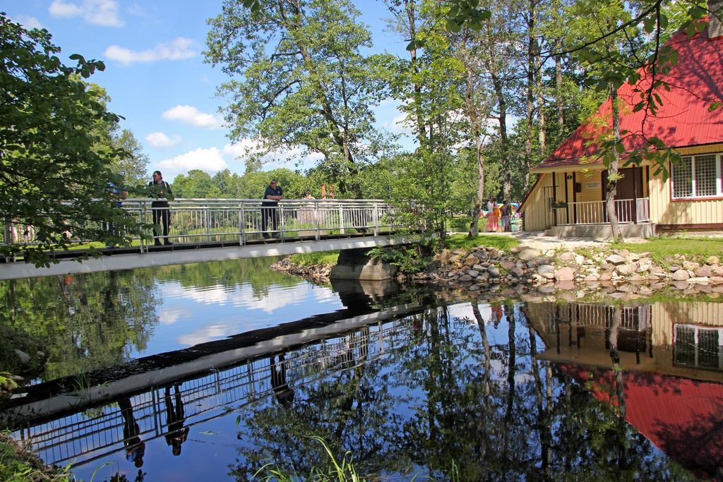Rivaal Guesthouse-Cafe Poltsamaa Exteriör bild