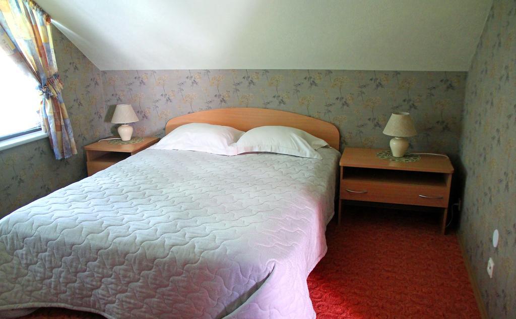 Rivaal Guesthouse-Cafe Poltsamaa Rum bild